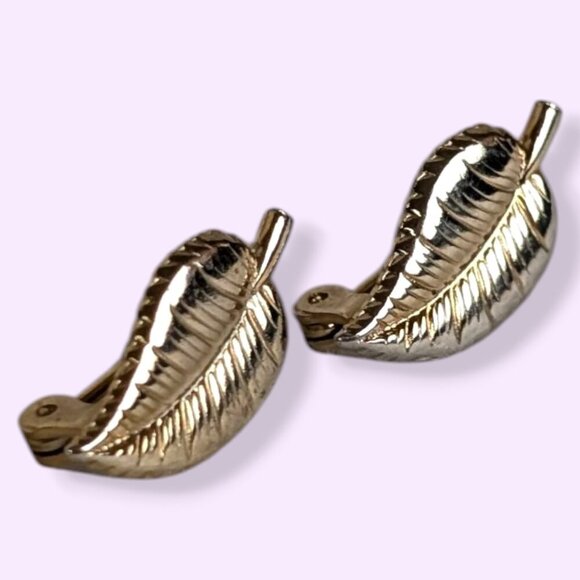 (2/$20) V. Pair of Tiny Leaf Brooches - Picture 2 of 6